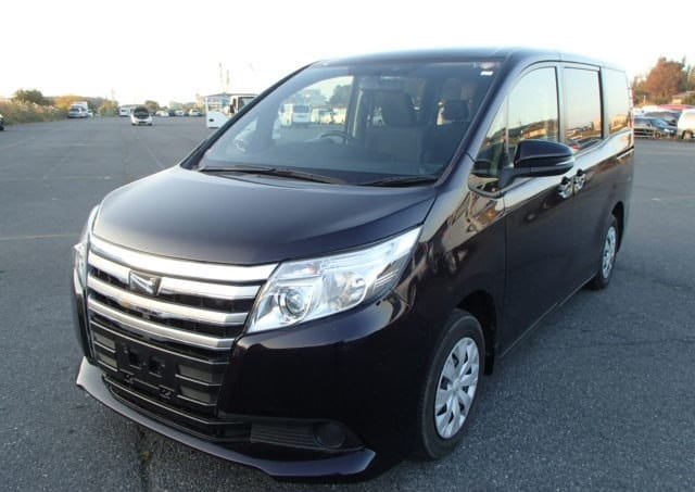 7 Seater Van - Toyota Noah